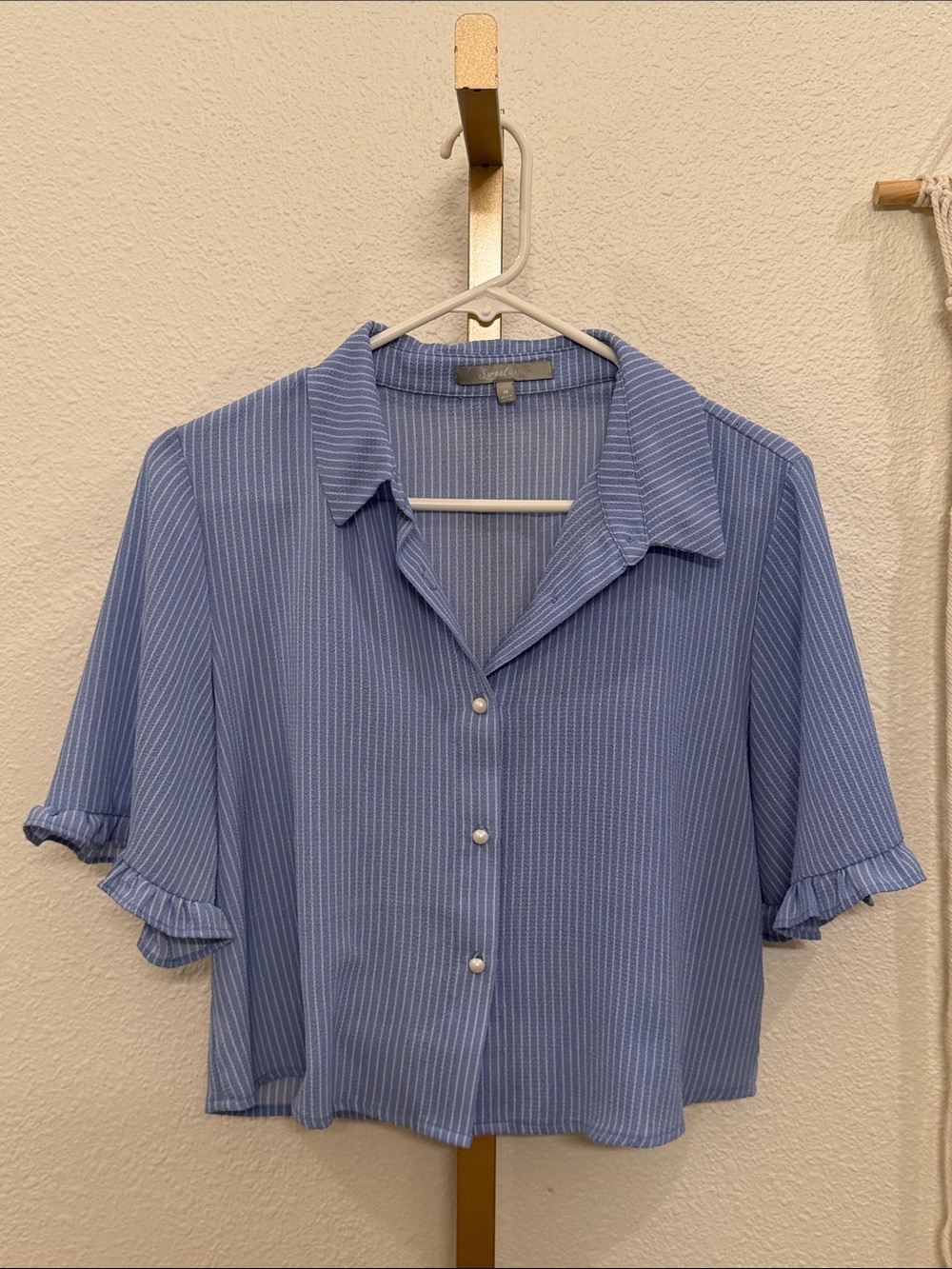 Light Blue Pinstripe Ruffle-Sleeve Pearl Button Down Women's Short Sleeve Shirt